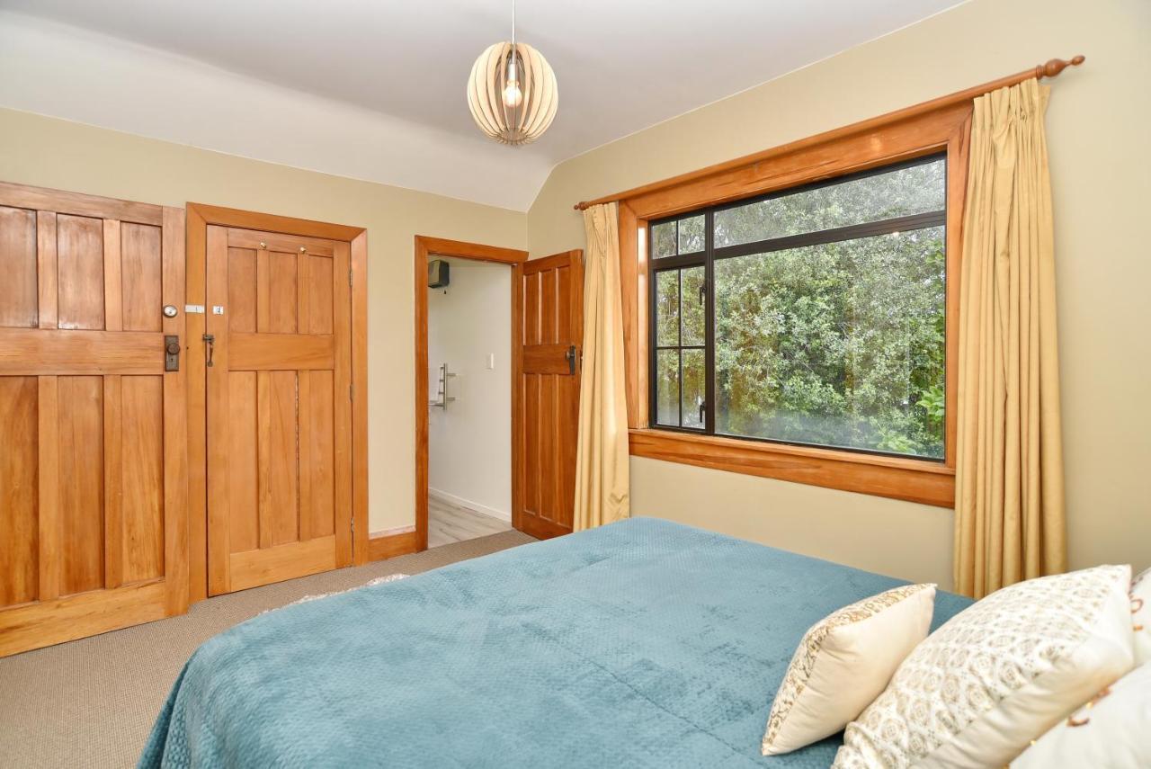 Racecourse - Classic 1935 Charm & Space *