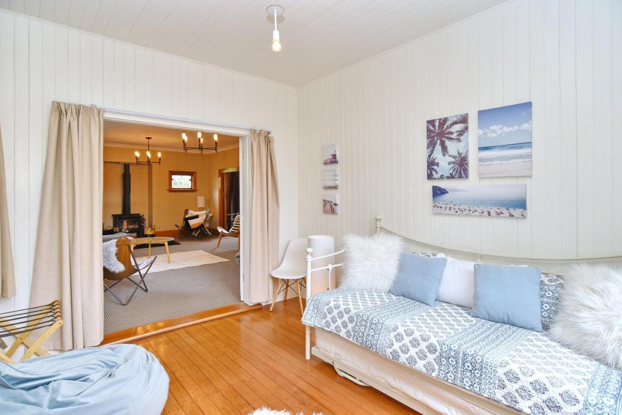 Racecourse - Classic 1935 Charm & Space Christchurch